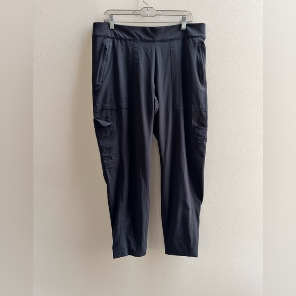 Athleta Chelsea Cargo Lined Utility Pants Black size 16 NWOT - Picture 3 of 12